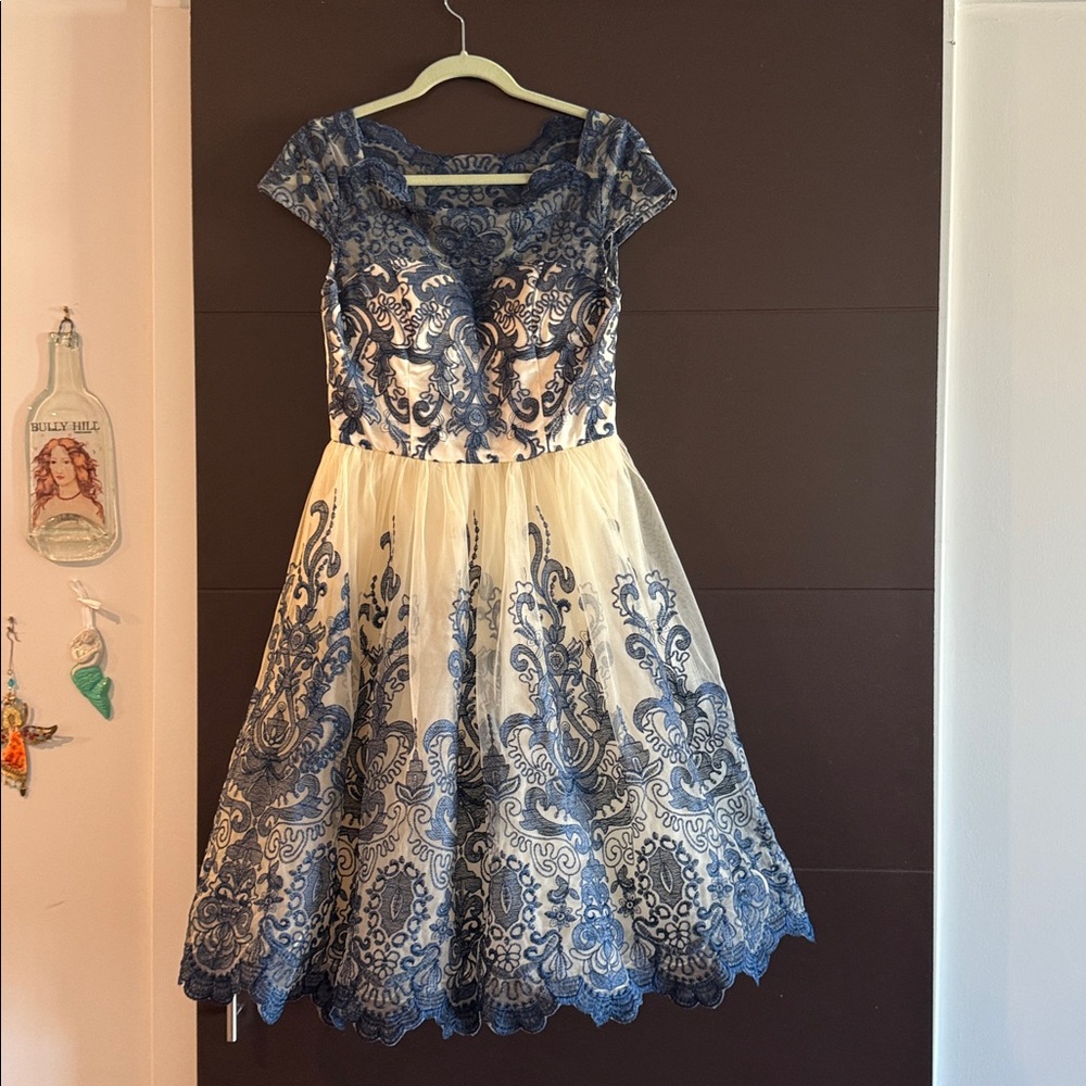 Chi Chi London Dress - Navy  and White 💙 Size 8